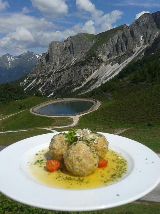 ホテル Edelweisshuette Ladurns Fleres エクステリア 写真